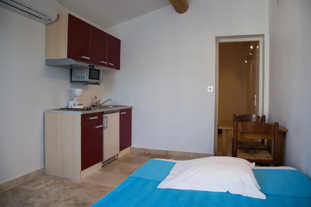 Appartements " Le Clos De La Cerisaie" Castillon-du-Gard Eksteriør billede