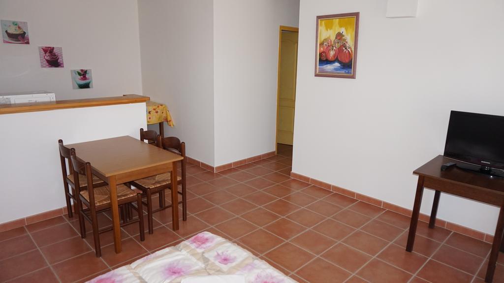 Appartements " Le Clos De La Cerisaie" Castillon-du-Gard Eksteriør billede