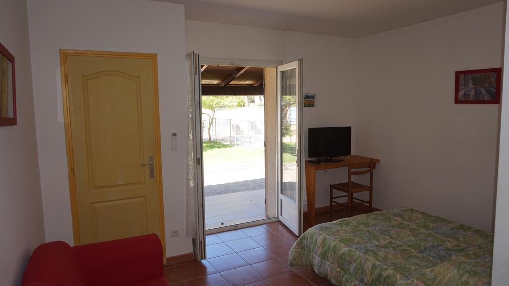 Appartements " Le Clos De La Cerisaie" Castillon-du-Gard Eksteriør billede