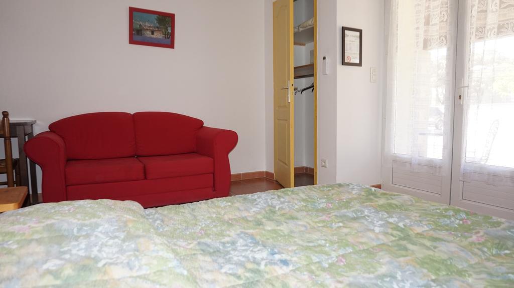 Appartements " Le Clos De La Cerisaie" Castillon-du-Gard Eksteriør billede